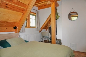 průchozí ložnice s dvojlůžkem