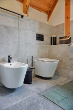 samostatné WC s bidetem