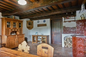 světnice (kuchyně) s kachlovými kamny
