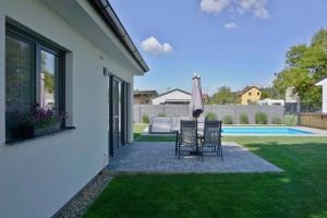 terasa se zahradním nábytkem