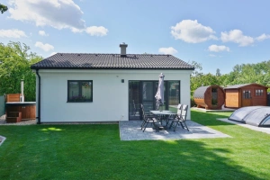 chata Bělá pod Bezdězem - Hlínoviště leží v oplocené zahradě