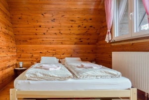 ložnice s dvojlůžkem v podkroví