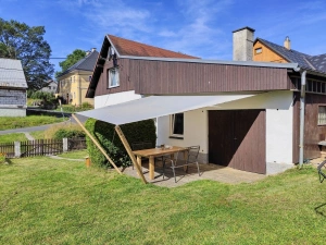 posezení se stínící plachtou