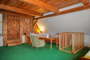 ložnice s dvojlůžkem a 2 lůžky 