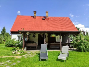 zastřešená terasa se zahradním nábytkem
