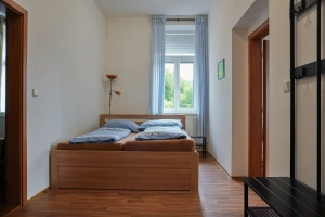 apartmán B - průchozí ložnice s dvojlůžkem