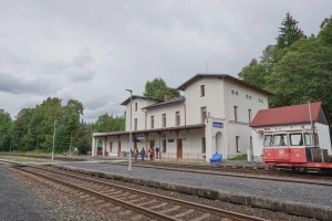 zrekonstruovaná nádražní budova s apartmány Jedlová
