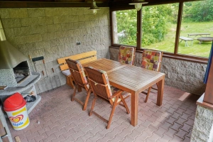 pergola s posezením a zahradním krbem