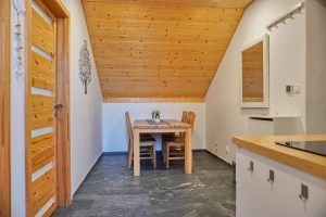 kuchyně s jídelním koutem