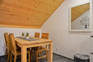 kuchyně s jídelním koutem