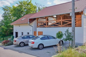 parkování u apartmánu Drnholec