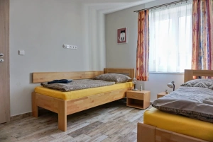 ložnice se 3 lůžky