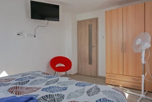 ložnice s dvojlůžkem v podkroví