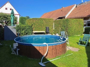 nadzemní kruhový bazén (průměr 3,6 m)