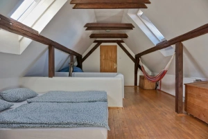 průchozí ložnice se 2 lůžky v podkroví