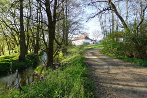chalupa Žďár a říčka Kamenice
