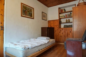 průchozí ložnice se 2 lůžky, TV a kamny