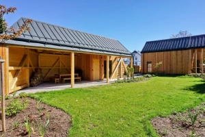 pergola s venkovním posezením a el. grilem