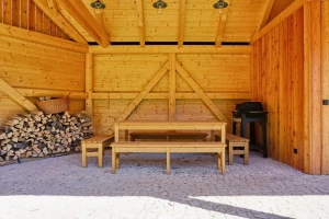 pergola s venkovním posezením a el. grilem