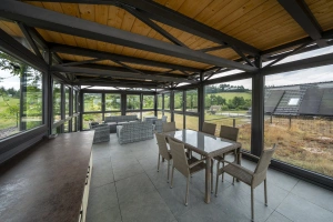 prosklená pergola s posezením