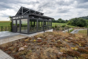 prosklená pergola s posezením