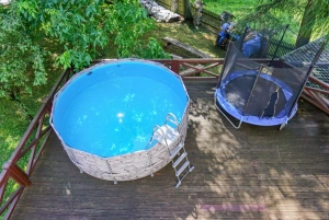 bazén a trampolína