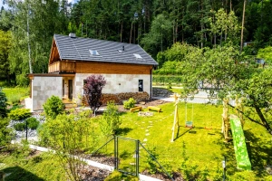oplocená zahrada chaty Stříbrná Skalice