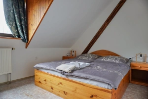 ložnice s dvojlůžkem