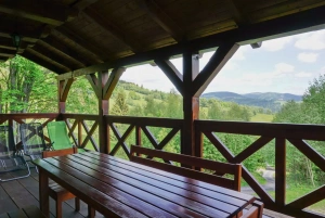 zastřešená terasa s venkovním posezením a krásné výhledy do okolí