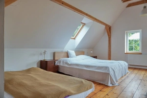 ložnice s dvojlůžkem a matrací (šířka 140 cm – přistýlka pro 2 osoby)