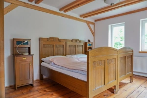 ložnice se 2 lůžky (délka lůžek 180 cm) a dětskou postelí 