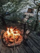 posezení s ohništěm na břehu