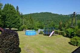 bazén a&nbsp;trampolína