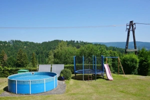 bazén a trampolína
