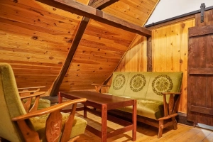 ložnice se 4 lůžky a sedací soupravou