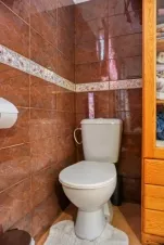 koupelna s vanou, umyvadlem a WC (koupelna č. 1)