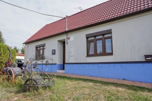 chalupa Hýsly nabízí pronájem pro max. 9 až 12 dospělých osob a 3 dětí do 12 let