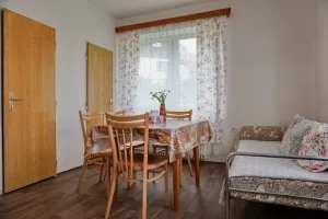 kuchyně s jídelním koutem