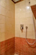 menší apartmán v podkroví - koupelna