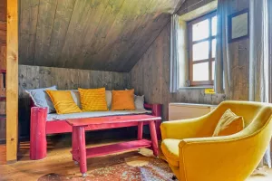 větší apartmán v podkroví - sedací souprava