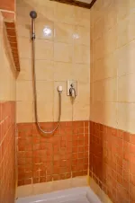 větší apartmán v podkroví - koupelna