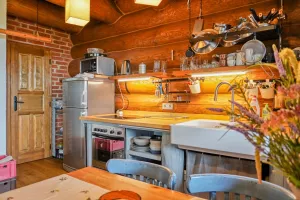 apartmán v přízemí - kuchyňský a jídelní kout
