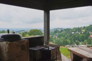 zahradní krb s roštem
