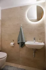 samostatné WC s umyvadlem