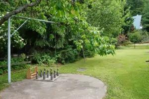 ruské kuželky na zahradě chaty