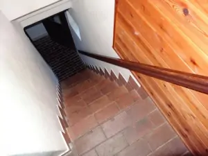 schodiště do sníženého přízemí