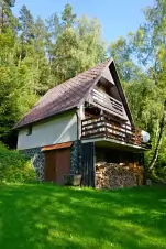 chata Svojanov se nachází v malé chatové osadě u lesa