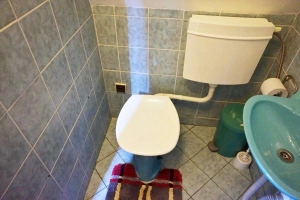 samostatné WC v prvním patře