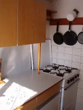 Kuchyňka je vybavená pro vaření a stolování 6 osob