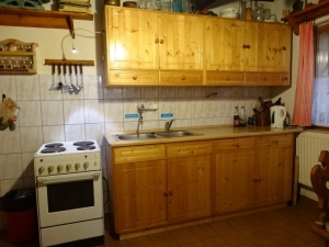 kuchyně je vybavená pro vaření a stolování 12 oosb
